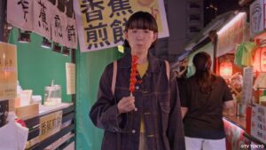 江口德子來台大嗑𩵚魠魚羹、糖葫蘆　金鐘視帝加持《獨活4》驚遇「藍白拖」阿伯