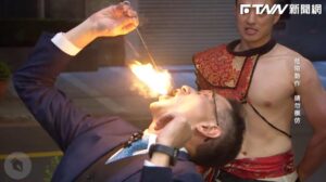 王志安上《賀瓏夜夜秀》惹怒綠營！突播鄭運鵬表演吞火　網：不道歉原來在藏招