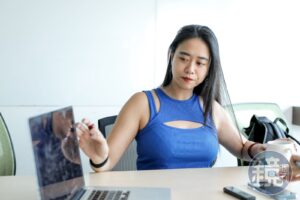 【女將揚聲好萊塢番外篇】故意當掉0學分必修延畢　她開發的環繞音效顛覆好萊塢